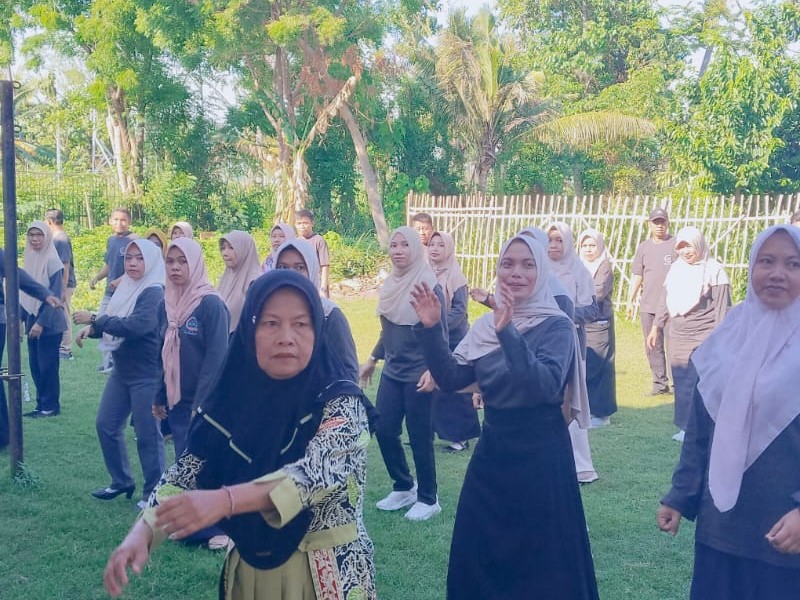 Senam Pagi dalam Rangka Pelatihan Pembelajaran Mendalam, Koding, dan Kecerdasan Artifisial