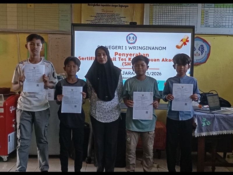 Gratis : SDN 1 Wringinanom Serahkan Sertifikat Hasil Tes Kemampuan Akademik (SHTKA)