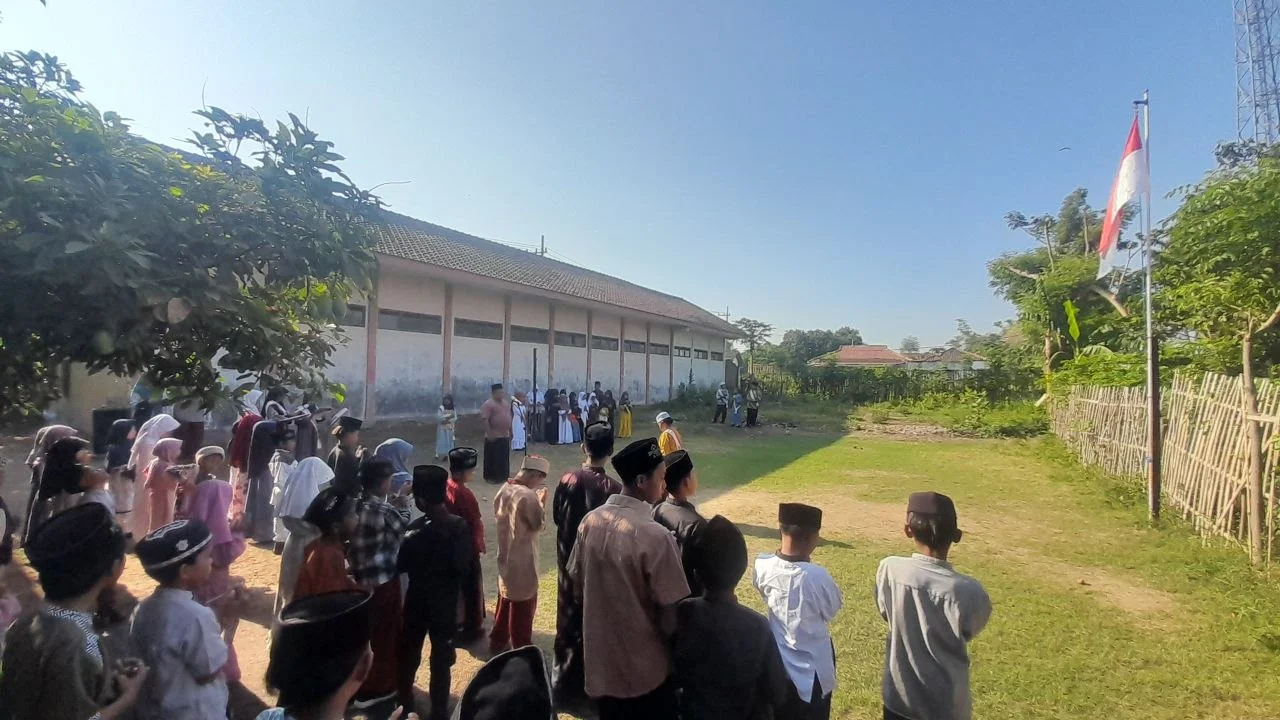 Upacara Bendera Bernuansa Hari Santri